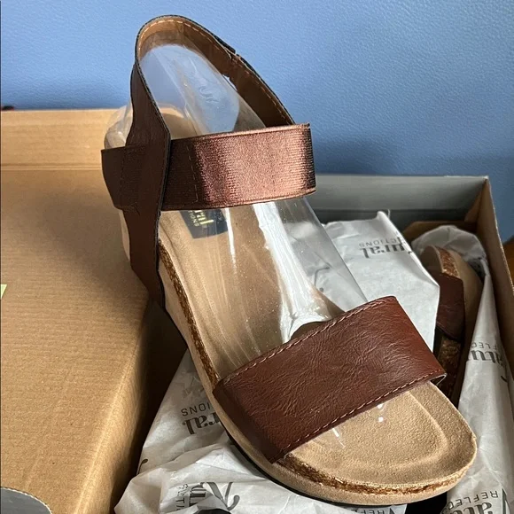 Natural Reflections Women Brown and Bronze wedge sandals Size 8 - Picture 1 of 8